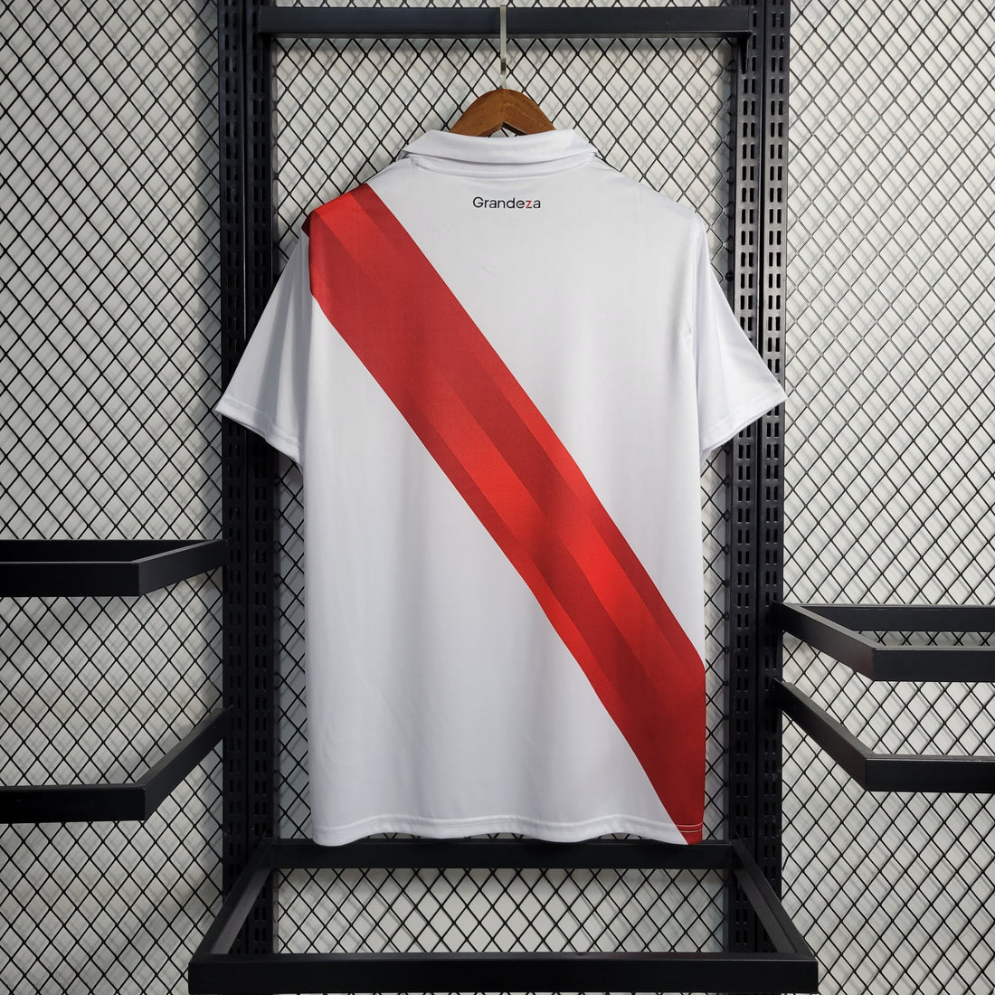 BAJO ENCARGO RIVER PLATE LOCAL 2023 VERSION FAN