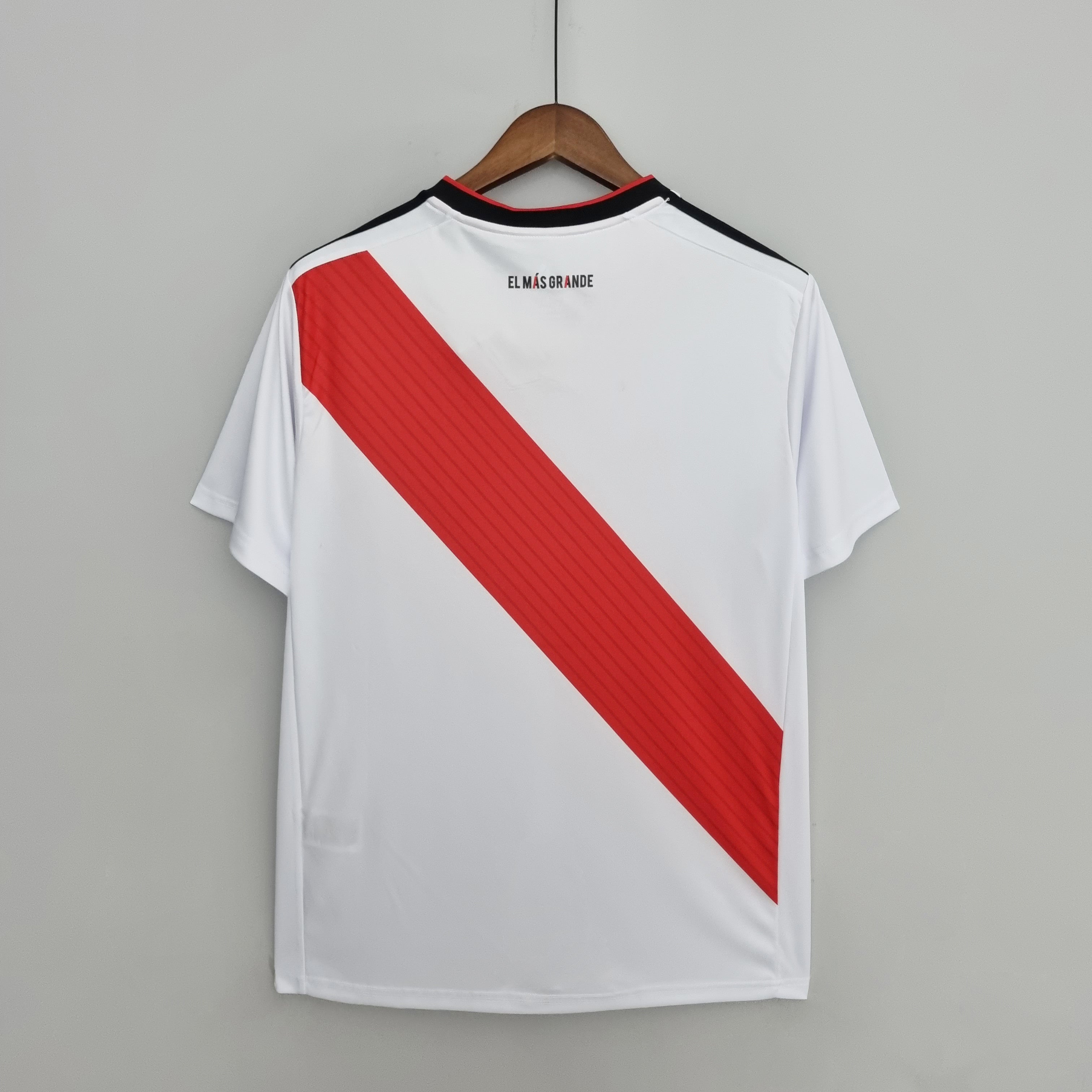 BAJO ENCARGO RIVER PLATE LOCAL RETRO 2018 VERSIÓN FAN