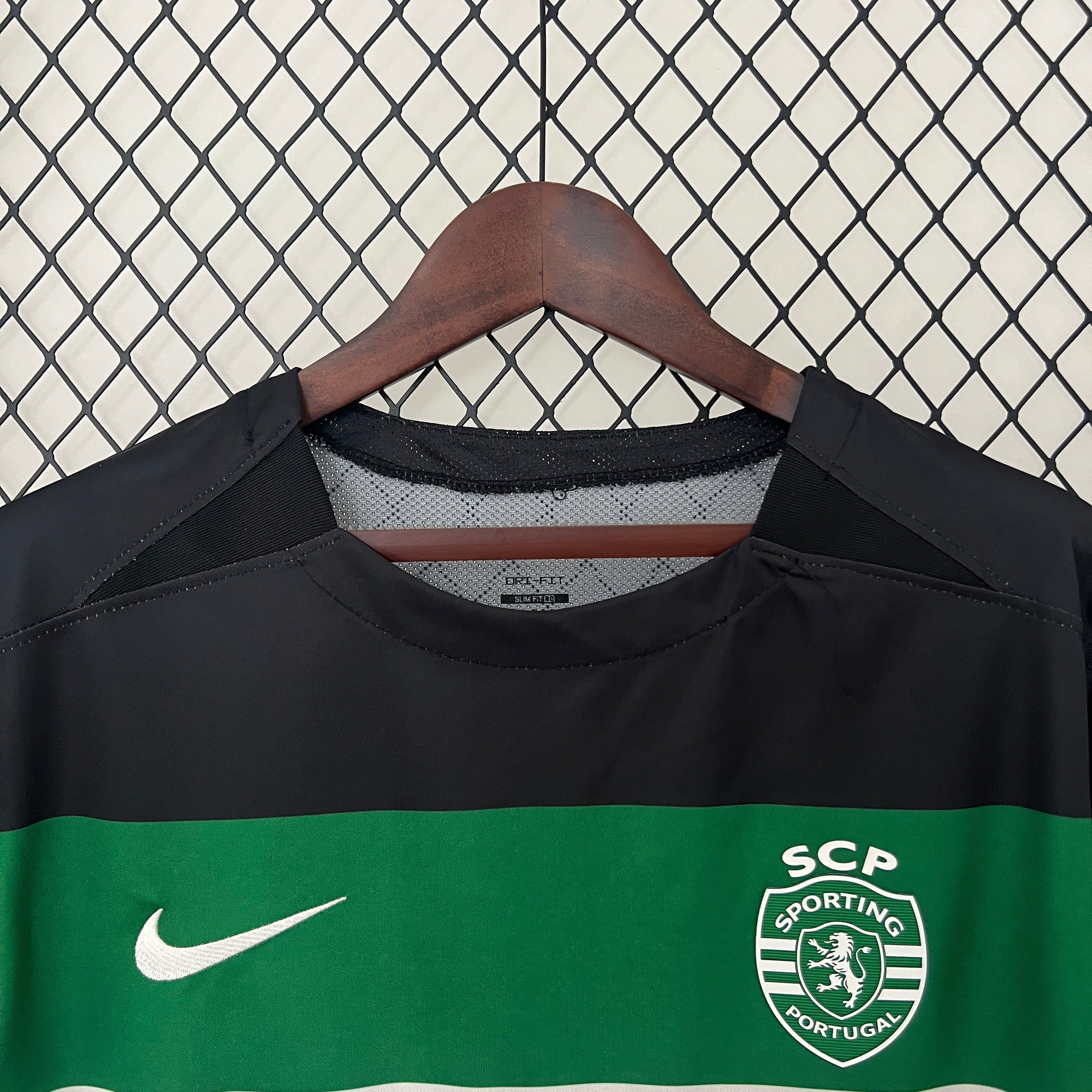 BAJO ENCARGO SPORTING LISBOA LOCAL 2024/25 VERSIÓN FAN