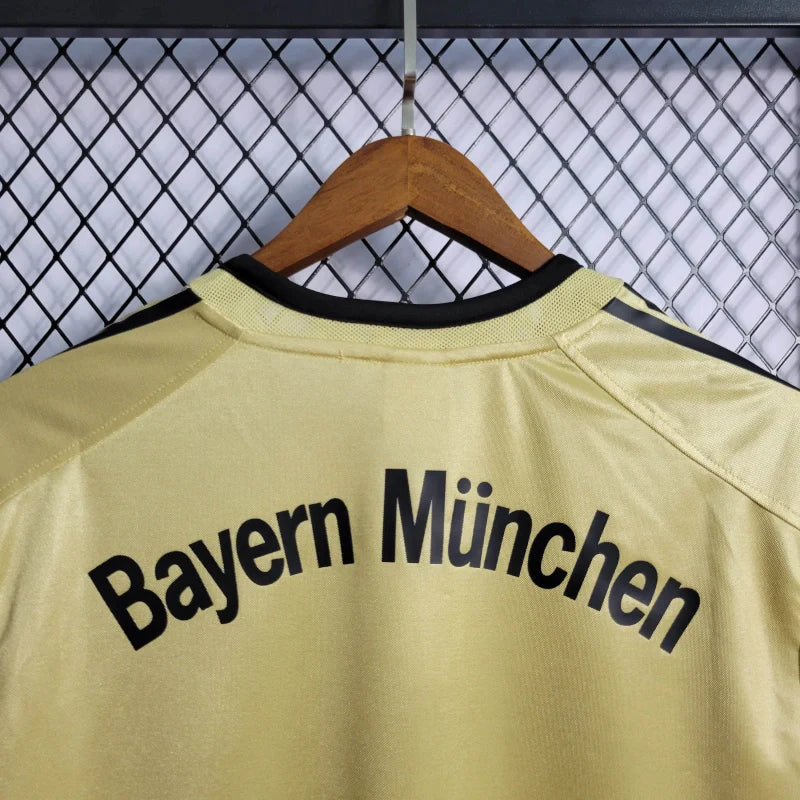 BAYERN MUNICH VISITANTE RETRO 2004/05 VERSIÓN FAN