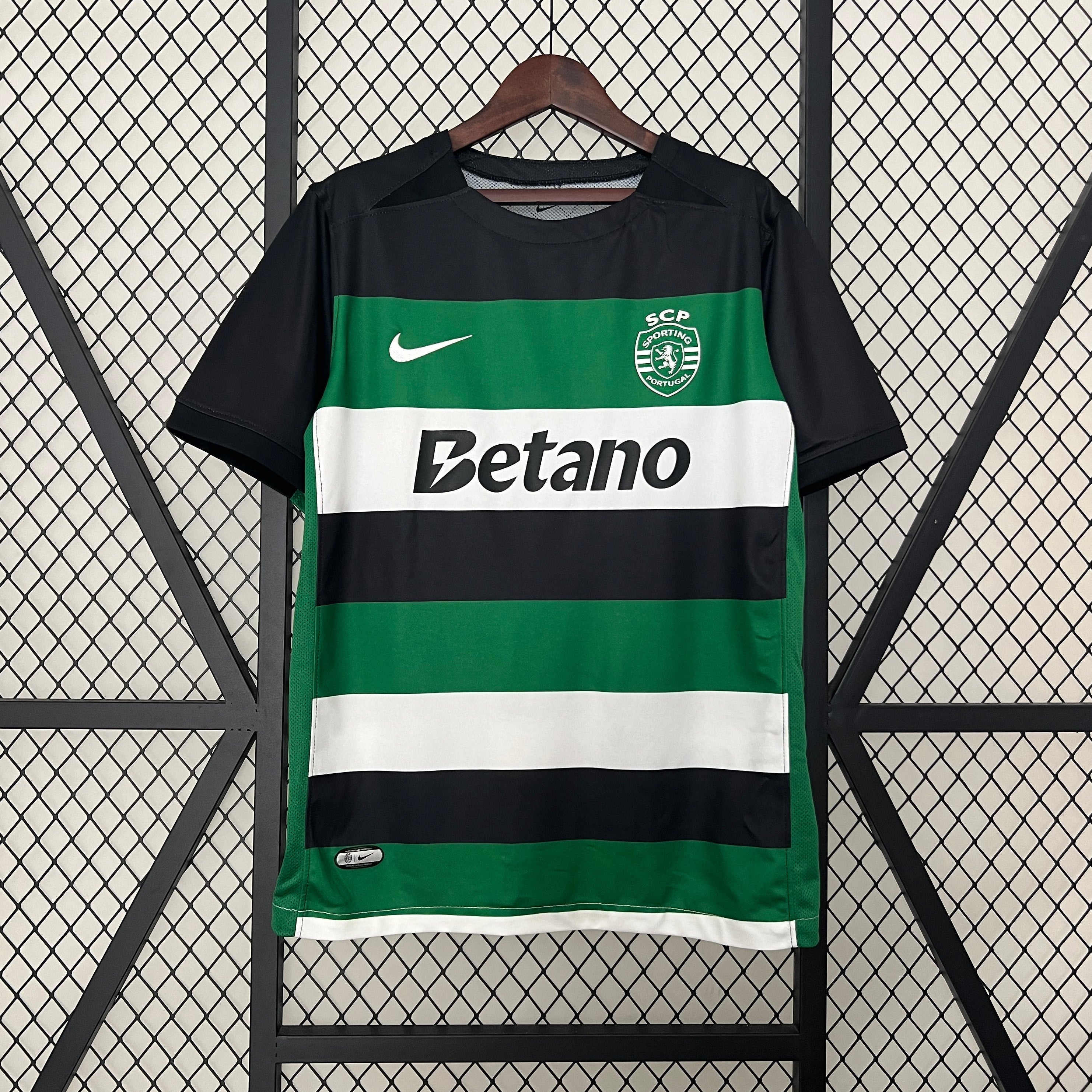 BAJO ENCARGO SPORTING LISBOA LOCAL 2024/25 VERSIÓN FAN