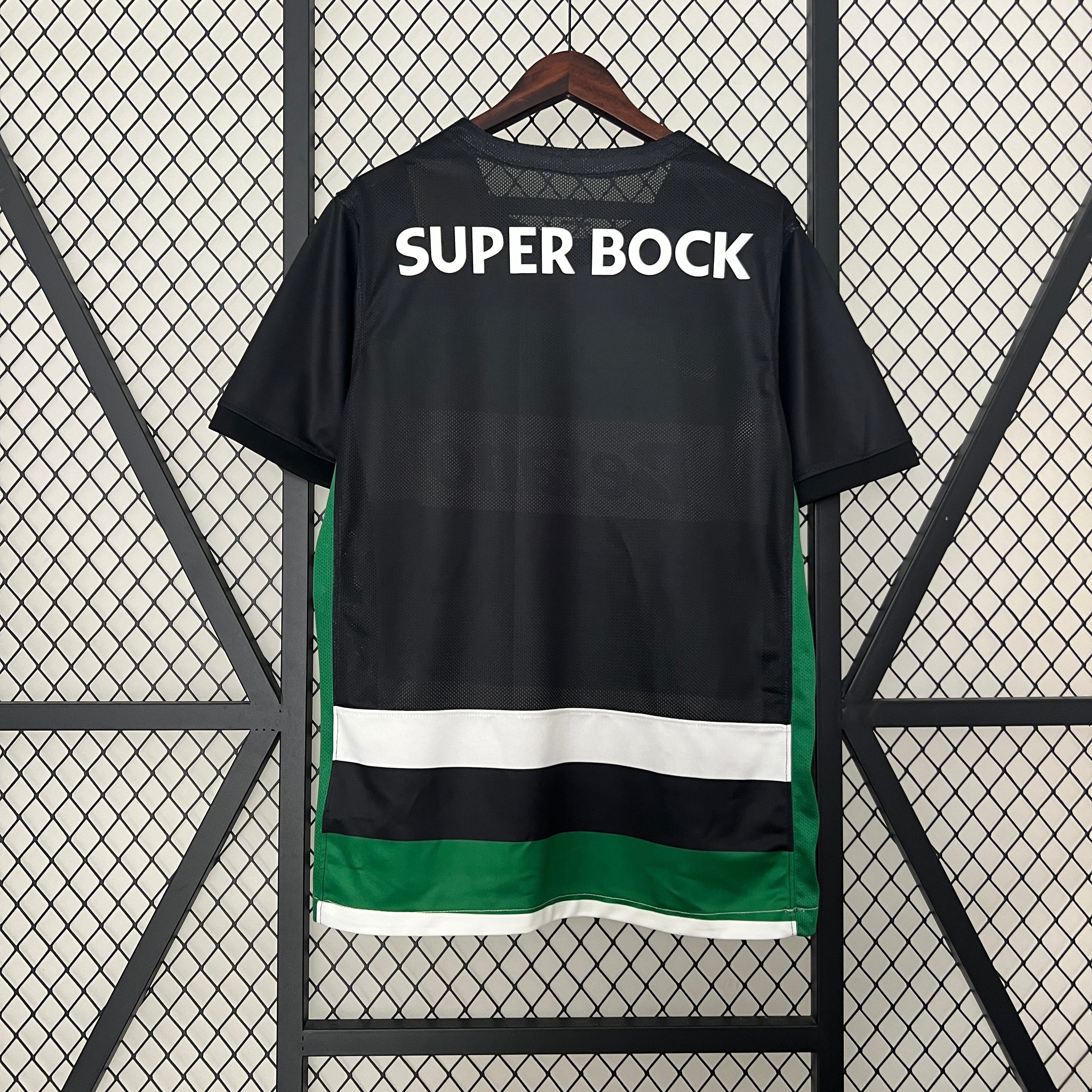 BAJO ENCARGO SPORTING LISBOA LOCAL 2024/25 VERSIÓN FAN