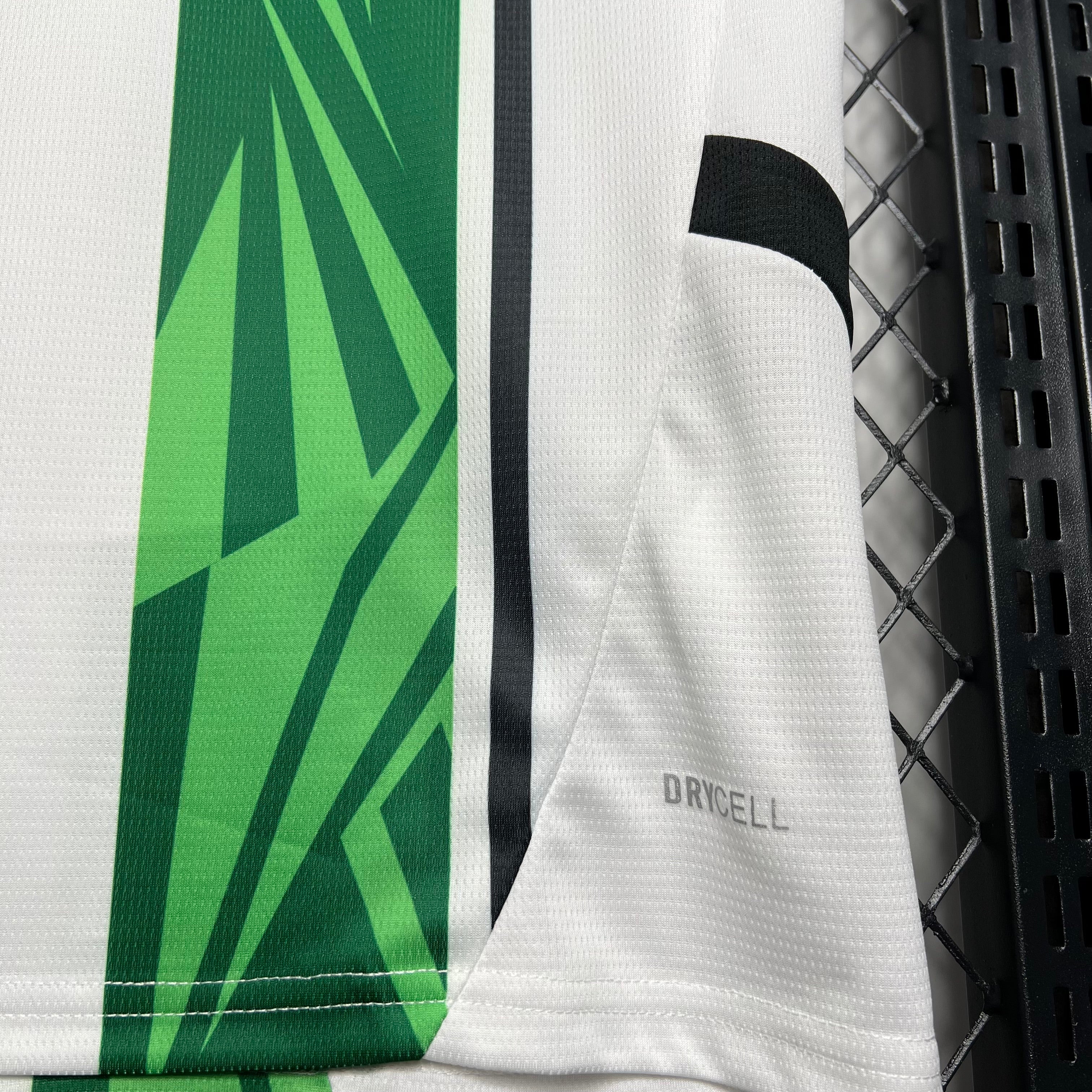 BAJO ENCARGO BORUSSIA MONCHENGLADBACH LOCAL 2024/25 VERSIÓN FAN