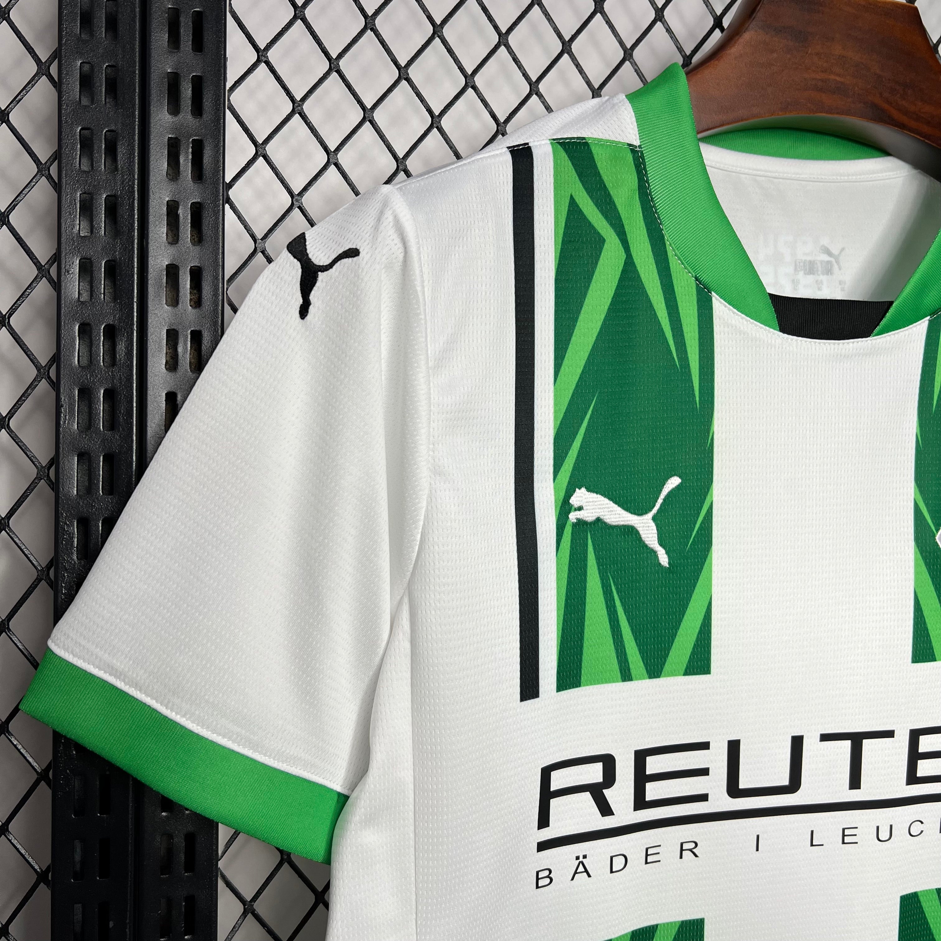 BAJO ENCARGO BORUSSIA MONCHENGLADBACH LOCAL 2024/25 VERSIÓN FAN