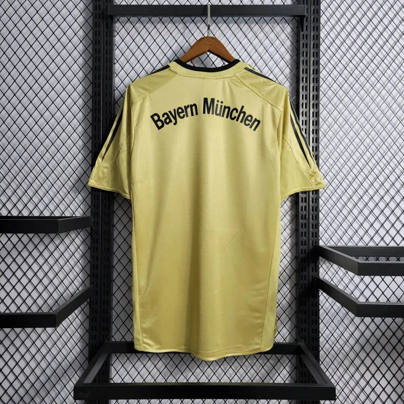 BAYERN MUNICH VISITANTE RETRO 2004/05 VERSIÓN FAN