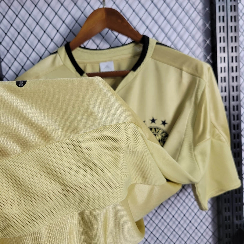 BAYERN MUNICH VISITANTE RETRO 2004/05 VERSIÓN FAN
